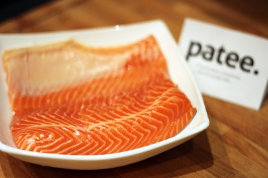 Пирожные из лосося на лаймовой подушке с каперсами. - приготовление