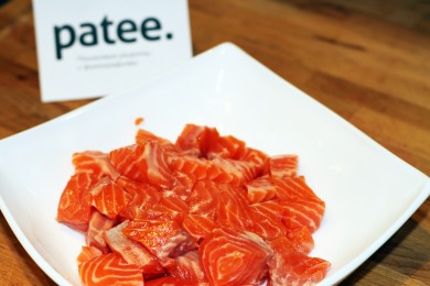 Пирожные из лосося на лаймовой подушке с каперсами. - приготовление