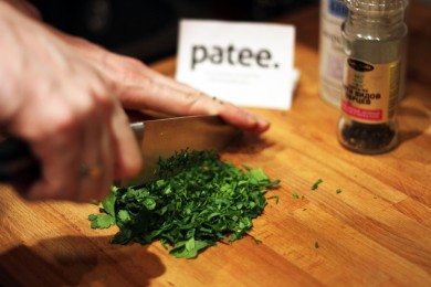 Пирожные из лосося на лаймовой подушке с каперсами. - приготовление