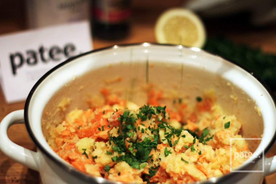 Пирожные из лосося на лаймовой подушке с каперсами. - Шаг 6