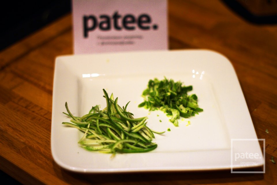 Пирожные из лосося на лаймовой подушке с каперсами. - Шаг 7