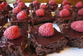 Брауни с малиновым джемом