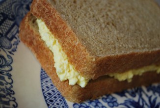 Сладкий яичный салат