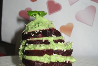 СЕРДЕЧНАЯ ИСТОРИЯ: Мильфей из свеклы и авокадо с заправкой из петрушки