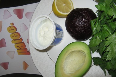 СЕРДЕЧНАЯ ИСТОРИЯ: Мильфей из свеклы и авокадо с заправкой из петрушки - приготовление