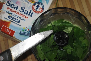 СЕРДЕЧНАЯ ИСТОРИЯ: Мильфей из свеклы и авокадо с заправкой из петрушки - приготовление