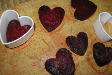 СЕРДЕЧНАЯ ИСТОРИЯ: Мильфей из свеклы и авокадо с заправкой из петрушки - приготовление