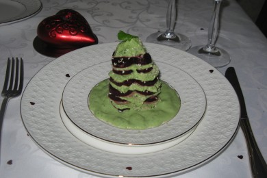 СЕРДЕЧНАЯ ИСТОРИЯ: Мильфей из свеклы и авокадо с заправкой из петрушки - приготовление