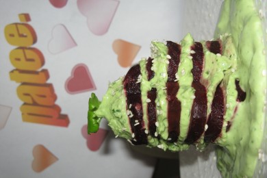 СЕРДЕЧНАЯ ИСТОРИЯ: Мильфей из свеклы и авокадо с заправкой из петрушки - приготовление