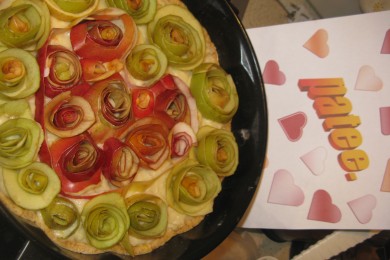 СЕРДЕЧНАЯ ИСТОРИЯ:  Яблочный пирог "Миллион роз" - приготовление