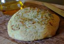 Фокачча с луком и розмарином