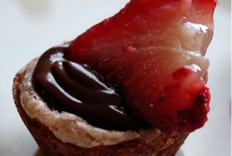 Клубничные кексы с нутеллой