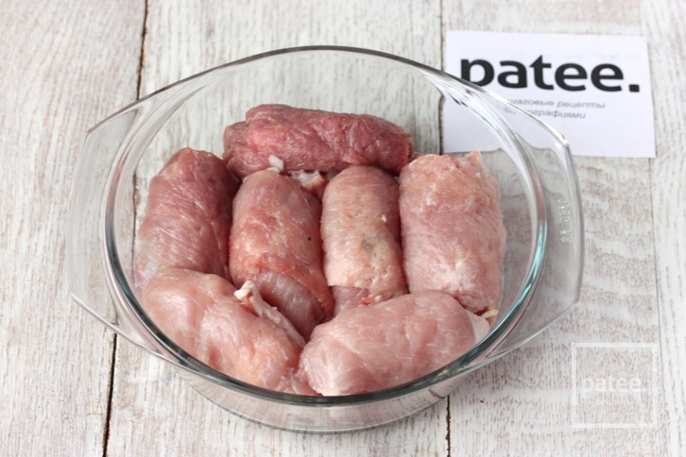 Рулетики из свинины с брынзой - Шаг 10