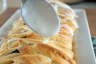 Рулет с ежевикой