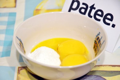 Налистники с кремом маскарпоне и клюквой - приготовление