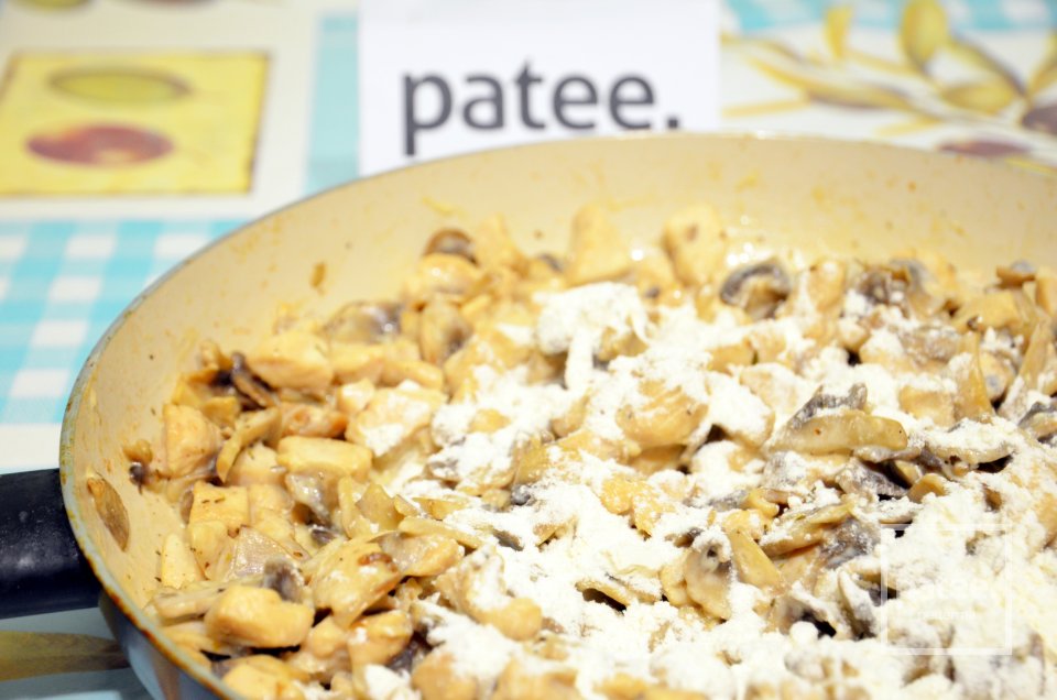 Жюльен с курицей и грибами - Шаг 8