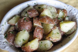 Отварной картофель с зеленью