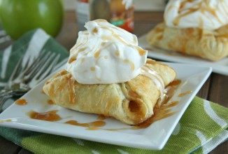 Яблочные пирожки со сливками