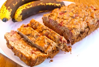 Клубнично-банановый кекс