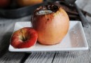 Печеные яблоки с корицей