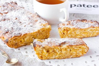 Запеканка с творогом, изюмом и кукурузными хлопьями