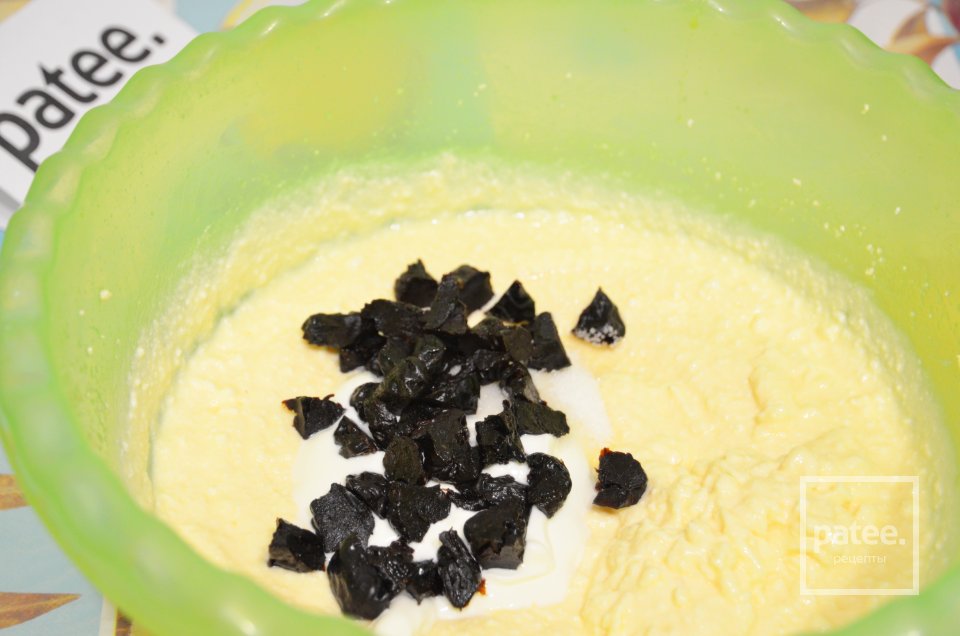 Творожная запеканка с черносливом и ванильным пудингом - Шаг 4