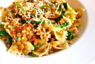 Паста с беконом и чечевицей