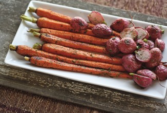 Запеченная морковь с редисом