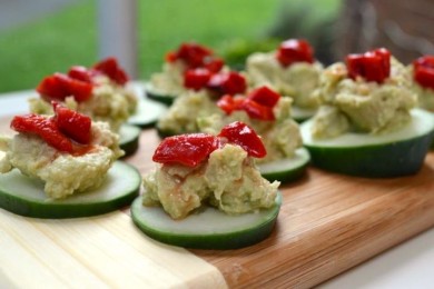 Закуска из огурцов с хумусом - приготовление