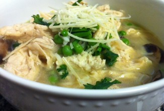 Куриный суп с рисом и грибами