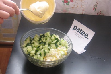 Салат с мясом криля - приготовление