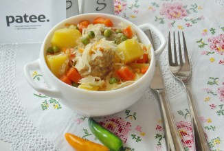 Фрикадельки с овощным рагу