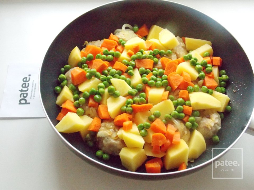 Фрикадельки с овощным рагу - Шаг 9