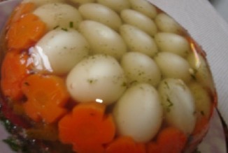 Заливное из перепелиных яиц