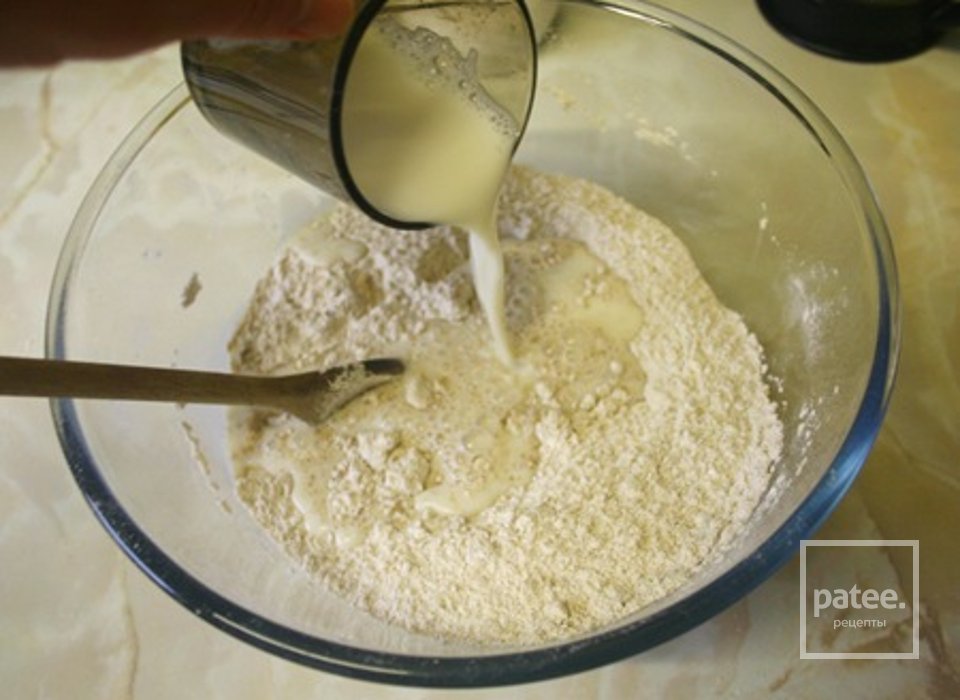 Рулеты с яблоками и сливами - Шаг 3