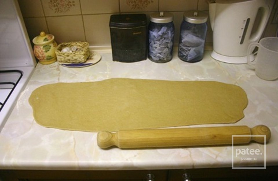 Рулеты с яблоками и сливами - Шаг 7