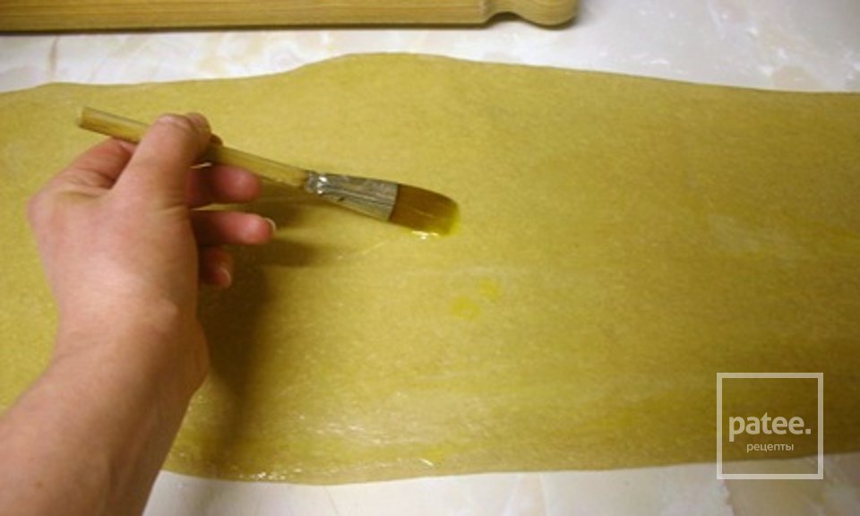 Рулеты с яблоками и сливами - Шаг 8