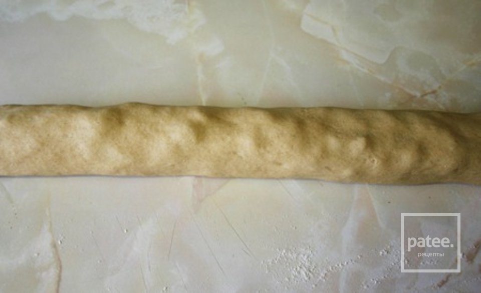 Рулеты с яблоками и сливами - Шаг 12