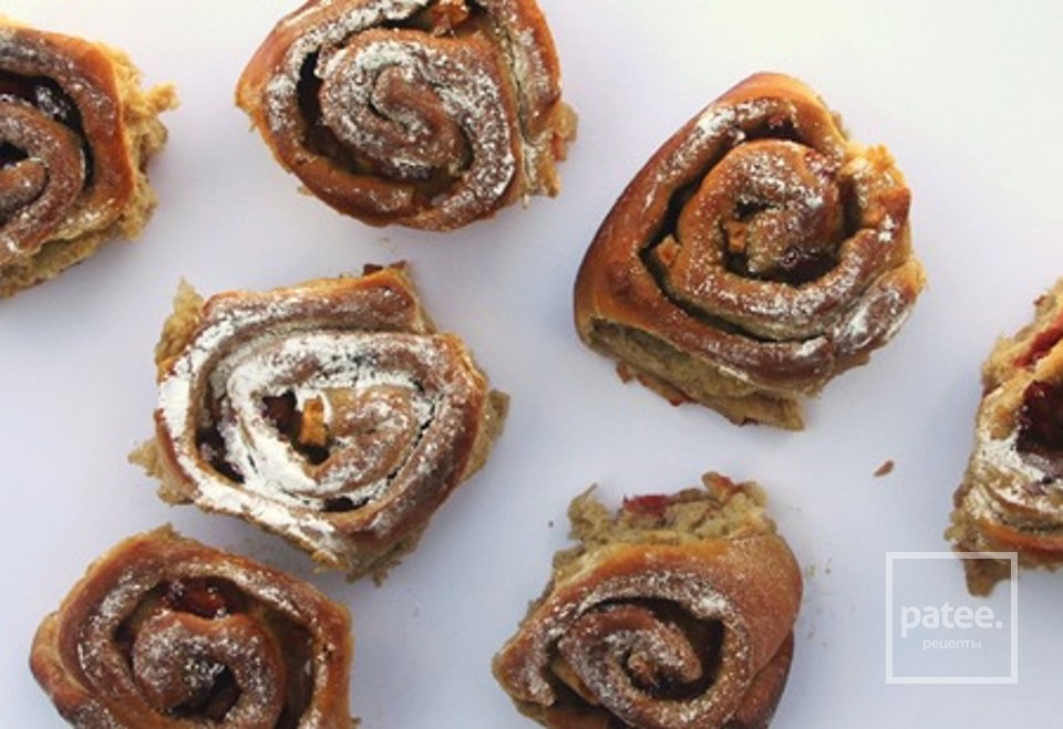 Рулеты с яблоками и сливами - Шаг 20