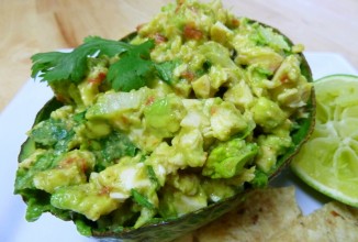 Куриный салат с авокадо