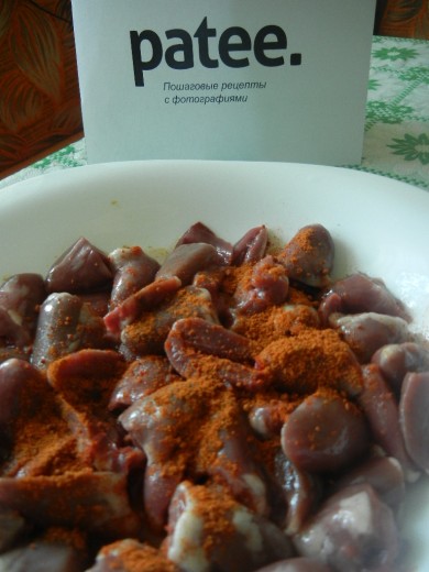 Тушёные куриные сердечки с картошкой - Шаг 2