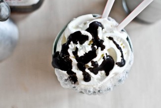 Молочный коктейль с бурбоном и шоколадом