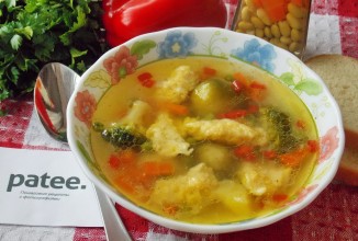 Суп с сырными клецками и овощами