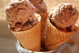Шоколадное мороженое с пеканом