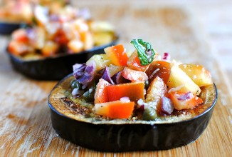 Брускетта из баклажанов с овощами