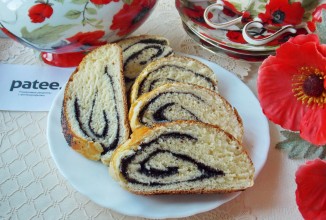 Маковый рогалик из сдобного дрожжевого теста