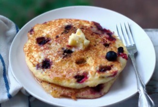 Кукурузные блины с черникой