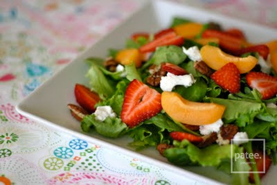 Салат с клубникой и абрикосами - Шаг 7