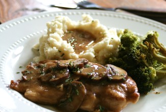 Курица с грибами в соусе Марсала