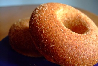 Арахисовые пончики с корицей